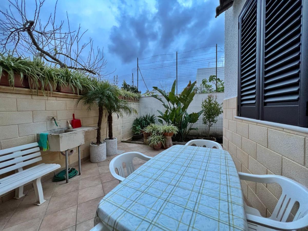 Casa Vacanza Rita Marina Di Pescoluse Exteriör bild
